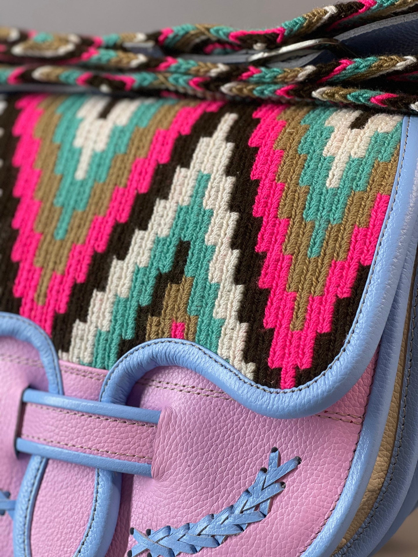 Carriel Wayuu Encanto del Alba – Edición Exclusiva 🌞