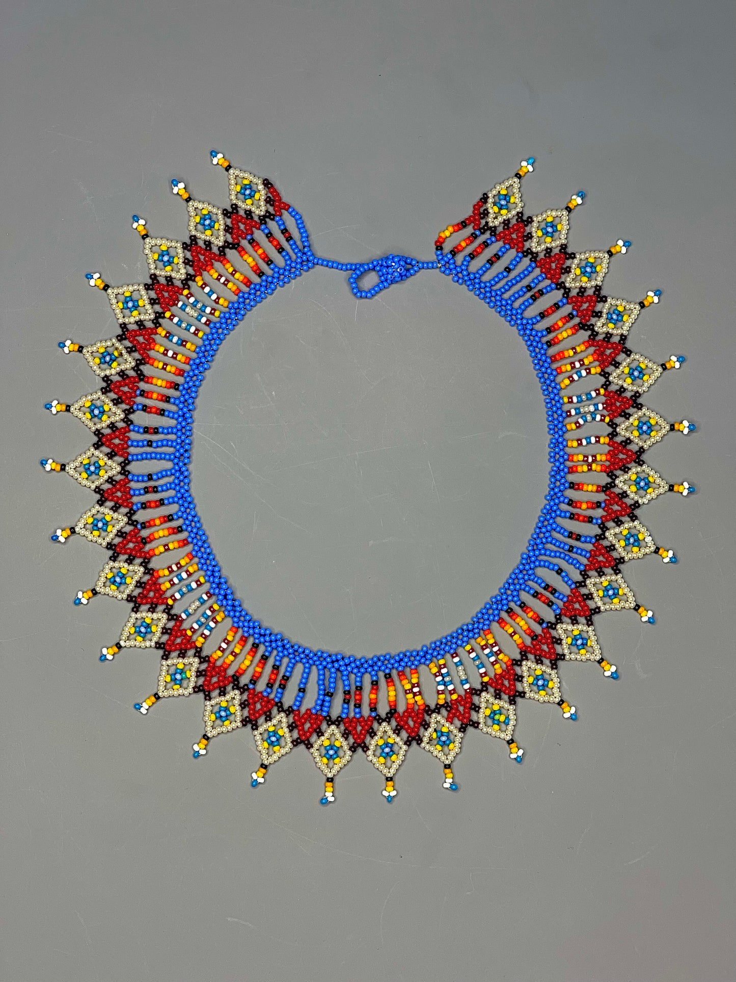 Collar Embera Rojo Azul